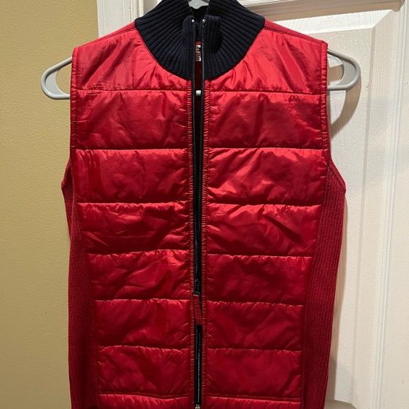 Women’s Vintage Tommy Hilfiger Red Quilted Puffer Vest - Picture 2 of 8